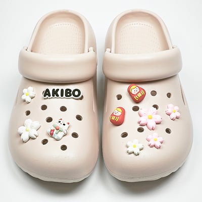 【買1送1】AKIBO泡芙洞洞鞋-櫻花粉(女款、雲朵感、輕量、兩穿、防水) / 內附AKIBO品牌鞋扣1個。現在買再送鞋扣組(不挑款)4