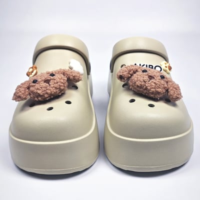 【買1送1】AKIBO極簡厚底洞洞鞋-奶油白(女款、寬楦、耐走、兩穿、防水) / 內附AKIBO品牌鞋扣1個。現在買再送鞋扣組(不挑款)5