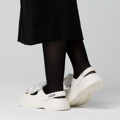 【買1送1】AKIBO瑪莉珍洞洞鞋-牛奶白(女款、4.5公分厚底增高、雲朵感、輕量、兩穿、防水)  / 內附AKIBO品牌鞋扣1個。現在買再送鞋扣組(不挑款)8