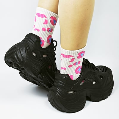 【買1送1】AKIBO輕量透氣老爹鞋-經典黑(女款、6公分厚底增高、一體成型、輕量、耐走、防水) / 內附AKIBO品牌鞋扣1個。現在買再送鞋扣組(不挑款)10