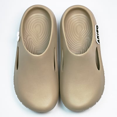 【買1送1】AKIBO巧巴達勃肯鞋-焦糖咖(中性款、雲朵感、輕量、耐走、防水) / 內附AKIBO品牌鞋扣1個。現在買再送鞋扣組(不挑款)2