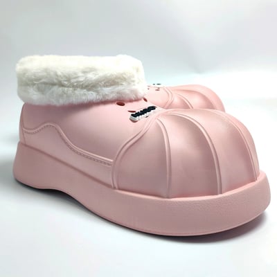 【買1送1】AKIBO毛毛洞洞短靴-櫻花粉(女款、4公分厚底增高、雲朵感、輕量、保暖) / 內附AKIBO品牌鞋扣2個。現在買再送鞋扣組(不挑款)4