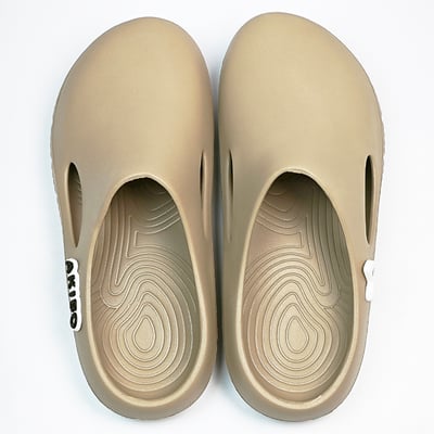 【買1送1】AKIBO巧巴達勃肯鞋-焦糖咖(中性款、雲朵感、輕量、耐走、防水) / 內附AKIBO品牌鞋扣1個。現在買再送鞋扣組(不挑款)3