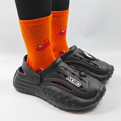 【買1送1】AKIBO戶外機能洞洞鞋-經典黑(中性款、寬楦、雲朵感、輕量、兩穿、防水) / 內附AKIBO品牌鞋扣1個。現在買再送鞋扣組(不挑款)7