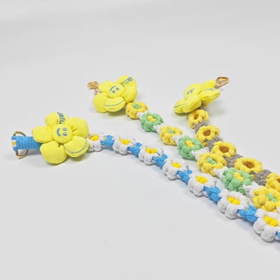 AKIBO手工編織花朵包包手機掛繩-陽光黃(女款、編織) / 內附AKIBO品牌手機掛片1個9