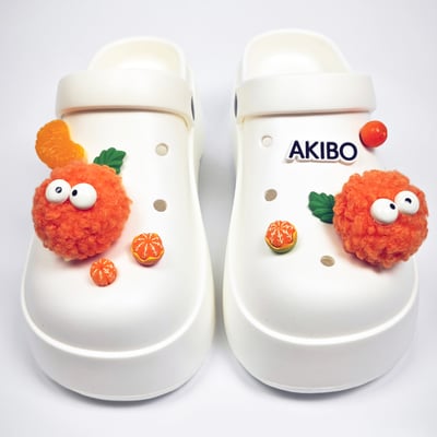 【買1送1】AKIBO極簡厚底洞洞鞋-牛奶白(女款、寬楦、耐走、兩穿、防水)/ 內附AKIBO品牌鞋扣1個。現在買再送鞋扣組(不挑款)2