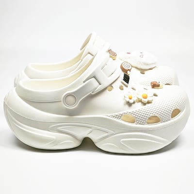 【買1送1】AKIBO搖滾老爹洞洞鞋-牛奶白(女款、6公分厚底增高、輕量、兩穿、防水) / 內附AKIBO品牌鞋扣1個。現在買再送鞋扣組(不挑款)6