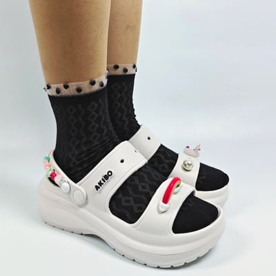 【買1送1】AKIBO千層洞洞鞋-牛奶白(女款、耐走、兩穿、防水) / 內附AKIBO品牌鞋扣1個。現在買再送鞋扣組(不挑款)1