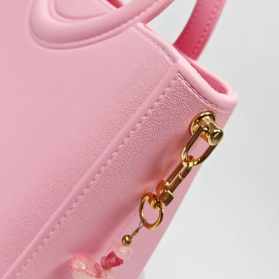 【買1送1】AKIBO滿月包-櫻花粉/手工編織花朵背帶(肩背手提洞洞包。中性款、輕量、防水) / 內附AKIBO品牌鞋扣1個。現在買再送鞋扣組(不挑款)10