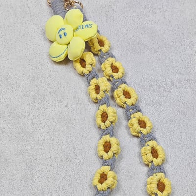 AKIBO手工編織花朵包包手機掛繩-陽光黃(女款、編織) / 內附AKIBO品牌手機掛片1個7