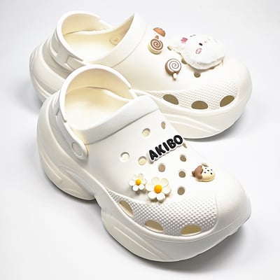 【買1送1】AKIBO搖滾老爹洞洞鞋-牛奶白(女款、6公分厚底增高、輕量、兩穿、防水) / 內附AKIBO品牌鞋扣1個。現在買再送鞋扣組(不挑款)5