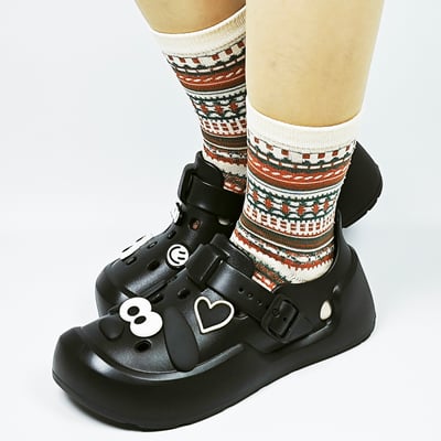 【買1送1】AKIBO全方位機能洞洞鞋-經典黑(中性款、雲朵感、輕量、防水) / 內附AKIBO品牌鞋扣1個。現在買再送鞋扣組(不挑款)9