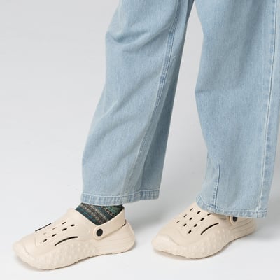 【買1送1】AKIBO戶外機能洞洞鞋-奶茶(中性款、寬楦、雲朵感、輕量、兩穿、防水) / 內附AKIBO品牌鞋扣1個。現在買再送鞋扣組(不挑款)11