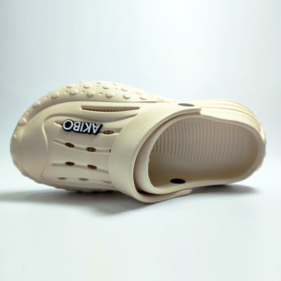 【買1送1】AKIBO戶外機能洞洞鞋-奶茶(中性款、寬楦、雲朵感、輕量、兩穿、防水) / 內附AKIBO品牌鞋扣1個。現在買再送鞋扣組(不挑款)15