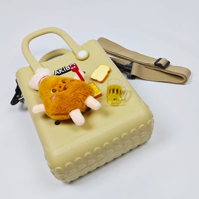 【買1送1】AKIBO吐司包-奶茶(創意點點洞洞包。中性款、輕量、防水) / 內附AKIBO品牌鞋扣1個。現在買再送鞋扣組(不挑款)