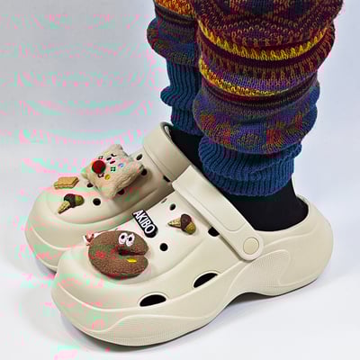 【買1送1】AKIBO波浪厚底洞洞鞋-奶油白(女款、6公分厚底增高、輕量、兩穿、防水) / 內附AKIBO品牌鞋扣1個。現在買再送鞋扣組(不挑款)10