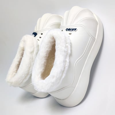 【買1送1】AKIBO毛毛洞洞短靴-牛奶白(女款、4公分厚底增高、雲朵感、輕量、保暖) / 內附AKIBO品牌鞋扣2個。現在買再送鞋扣組(不挑款)9