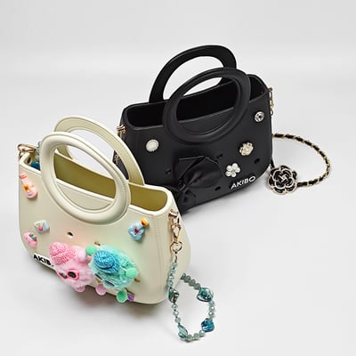 【買1送1】AKIBO滿月包-牛奶白/珠光雪羽背帶(肩背手提洞洞包。中性款、輕量、防水) / 內附AKIBO品牌鞋扣1個。現在買再送鞋扣組(不挑款)13