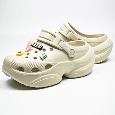 【買1送1】AKIBO搖滾老爹洞洞鞋-奶油白(女款、6公分厚底增高、輕量、兩穿、防水) / 內附AKIBO品牌鞋扣1個。現在買再送鞋扣組(不挑款)8