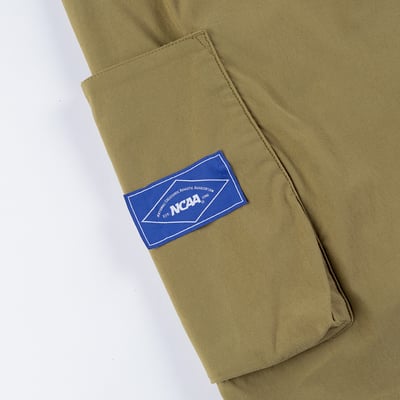 NCAA寬版立體袋短褲-卡8