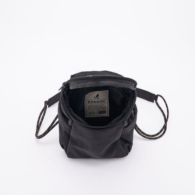 KANGOL水洗尼龍小側包-黑3