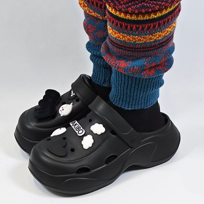 【買1送1】AKIBO波浪厚底洞洞鞋-經典黑(女款、6公分厚底增高、輕量、兩穿、防水)  / 內附AKIBO品牌鞋扣1個。現在買再送鞋扣組(不挑款)11