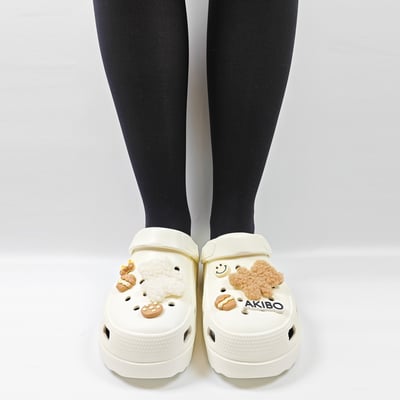 【買1送1】AKIBO餅乾洞洞鞋-牛奶白(中性款、寬楦、輕量、耐走、兩穿、防水) / 內附AKIBO品牌鞋扣1個。現在買再送鞋扣組(不挑款)9