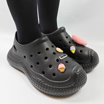 【買1送1】AKIBO帆船洞洞鞋-經典黑(中性款、輕量、耐走、防水) / 內附AKIBO品牌鞋扣1個。現在買再送鞋扣組(不挑款)8