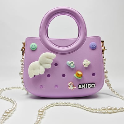 【買1送1】AKIBO滿月包-薰衣紫/優雅珍珠背帶 (肩背手提洞洞包。中性款、輕量、防水) / 內附AKIBO品牌鞋扣1個。現在買再送鞋扣組(不挑款)2