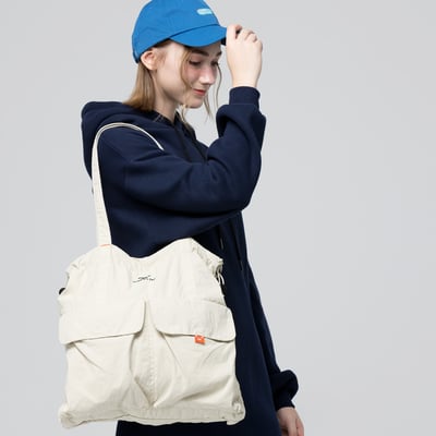 Angelia&Pets輕防撥水側肩包-淺卡其2