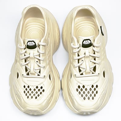 【買1送1】AKIBO輕量透氣老爹鞋-奶油白(女款、6公分厚底增高、一體成型、輕量、耐走、防水) / 內附AKIBO品牌鞋扣1個。現在買再送鞋扣組(不挑款)2