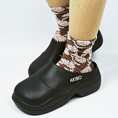 【買1送1】AKIBO清新穆勒鞋-經典黑(女款、輕量、耐走、防水) / 內附AKIBO品牌鞋扣1個。現在買再送鞋扣組(不挑款)8