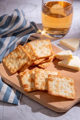 【統一生機】燕麥起司蘇打餅 108g｜帕瑪森起司｜玫瑰鹽點綴｜酥脆穀物餅乾2