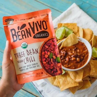 【布緯】BeanVivo 有機三豆純素辣椒（茄汁風味）283g｜美國原裝進口 USDA 有機認證｜植物香腸 × 三種有機豆｜植物基底 16g 蛋白質｜無麩質 純素 微波 60 秒即食3