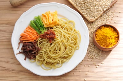 【源順食品】有機薑黃糙米麵條 240g｜全穀無麩質｜零添加物｜自然Q彈養生麵3