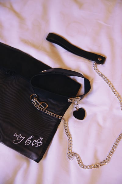 Too hot to handle 皮革愛心頸鏈5