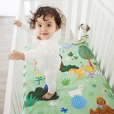 美國RookieHumans 嬰兒床純棉絲柔床包 (狗狗公園)2