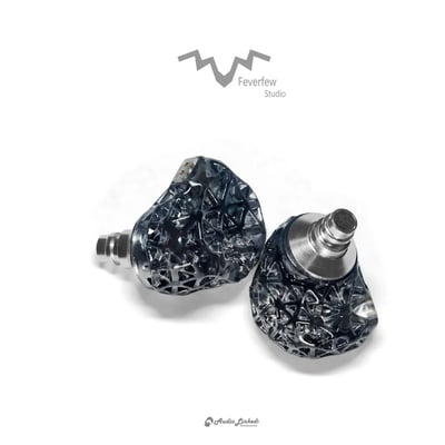 小白菊 FeverFew 魔鹿 MOLO 331 入耳式耳機｜雙材質振膜 × 低頻人聲特化 × 開放鏤空設計2