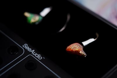 See audio 『Bravery』勇氣 2024 紅綠限量版 四動鐵單元 耳道式耳機 CM插針7