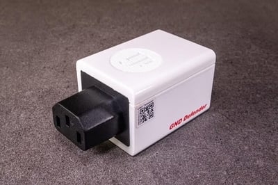 英國 iFi Audio GND Defender｜智能偵測接地迴路噪音｜EMI屏蔽｜IEC電源連接器2