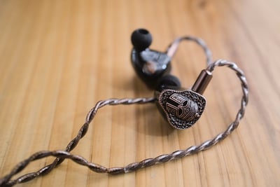 菲律賓 FlipEars Legion 入耳式監聽耳機｜三單元混合驅動 × 骨傳導震撼 × 琺瑯藝術工藝11