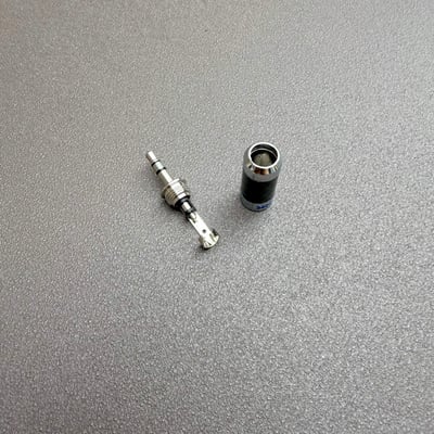 雅高聆 ACROLINK CF-3.5(R) 3.5mm TRS 直式碳纖維鍍銠焊接頭｜7mm 出線孔2