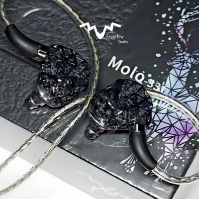 小白菊 FeverFew 魔鹿 MOLO 331 入耳式耳機｜雙材質振膜 × 低頻人聲特化 × 開放鏤空設計9