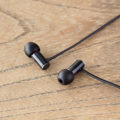 日本 final E1000 耳道式耳機  黑/紅/藍 三色3