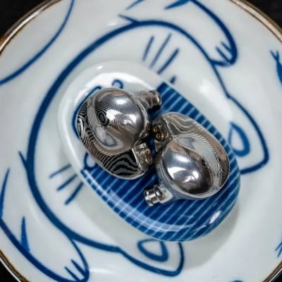 Space In Ear 聲學奇點 Oumuamua（奧陌陌）動圈入耳式耳機 耳道式 大馬士革鋼外殼2