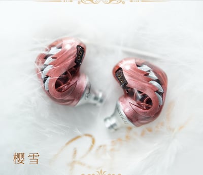 ARTPICAL Raphael 拉斐爾 入耳式耳機｜10mm 動圈・羽翼造型・附 3.5／4.4／Type-C 替換插頭｜把羽翼的細緻，戴進日常聆聽 🎧15