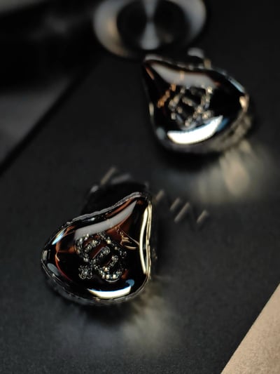麗弦 銀天使 EarAcoustic Audio VSA-PM Crown 微平面帶式旗艦入耳式耳機 平面磁驅動 0.78mm可換線｜把速度、解析與空間感一次展開6