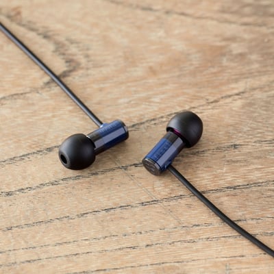 日本 final E1000 耳道式耳機  黑/紅/藍 三色1