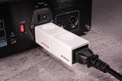 英國 iFi Audio GND Defender｜智能偵測接地迴路噪音｜EMI屏蔽｜IEC電源連接器5