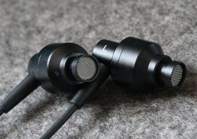 聲美 SoundMAGIC ES30 入耳式耳機｜金屬質感外殼、均衡細膩音質2
